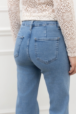  light jeans