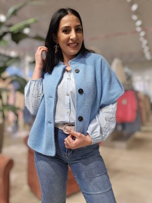  LIGHT BLUE